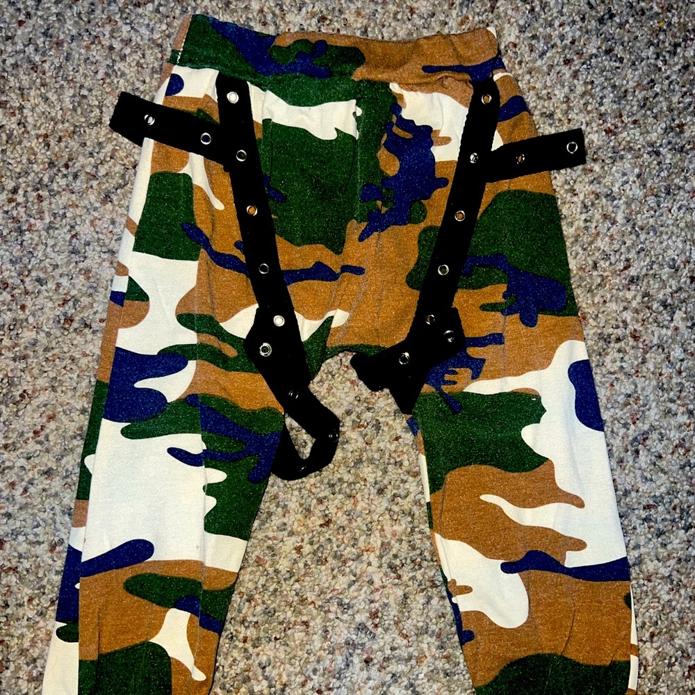 Camo joggers size 12-18 months